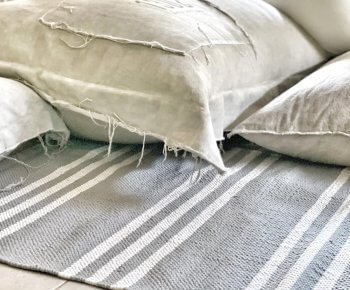 שטיח כותנה אפור בהיר פסים לבנים – מגוון מידות